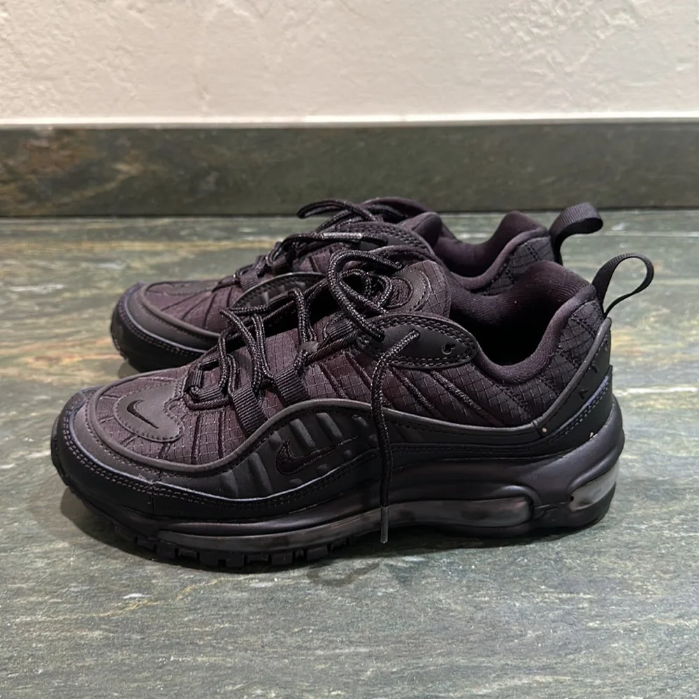 Nike Air Max 98 Triple Black Youth 5 / Women’s 6.5 / Everyday Sneaker